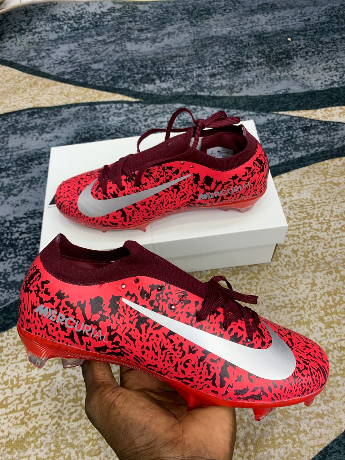 Foto 2 de Chuteira Nike Mercurial Vermelha — Estampa Oncinha