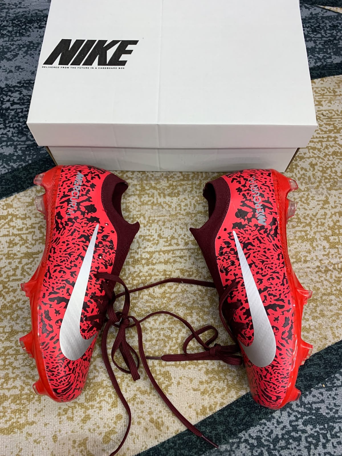 Foto 3 de Chuteira Nike Mercurial Vermelha — Estampa Oncinha