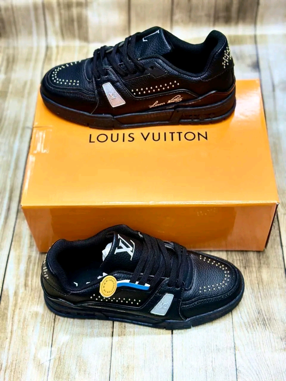 LV Trainer – Preto com Strass