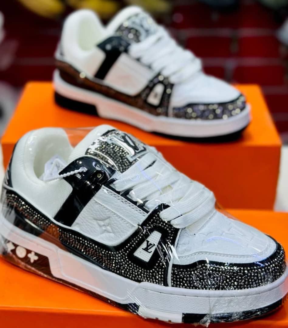 Foto 3 de LV Trainer – Preto com Strass